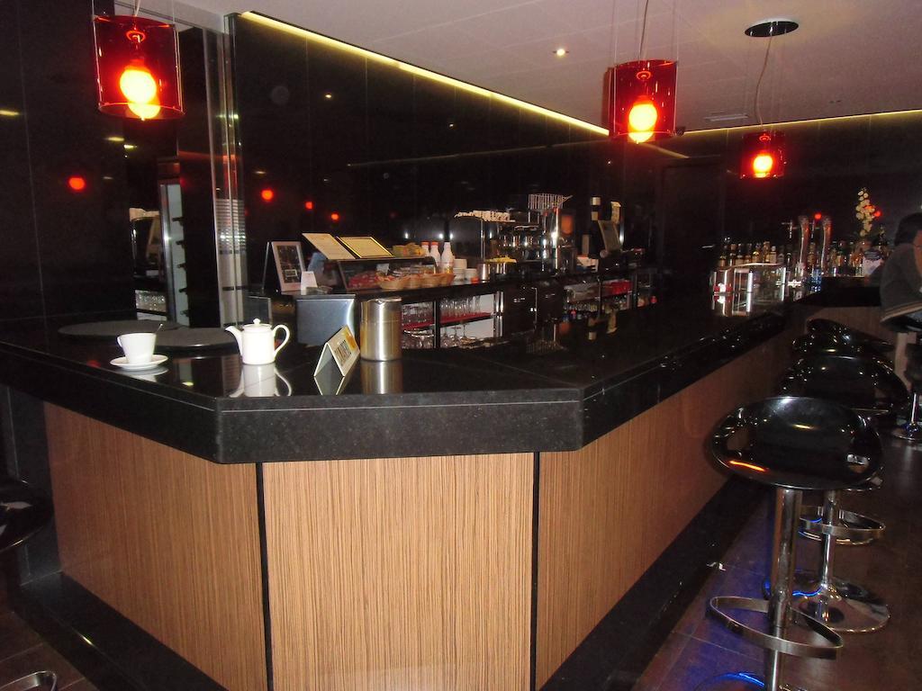 Area De Servicio Villamartin Villamartin de la Abadia Εξωτερικό φωτογραφία