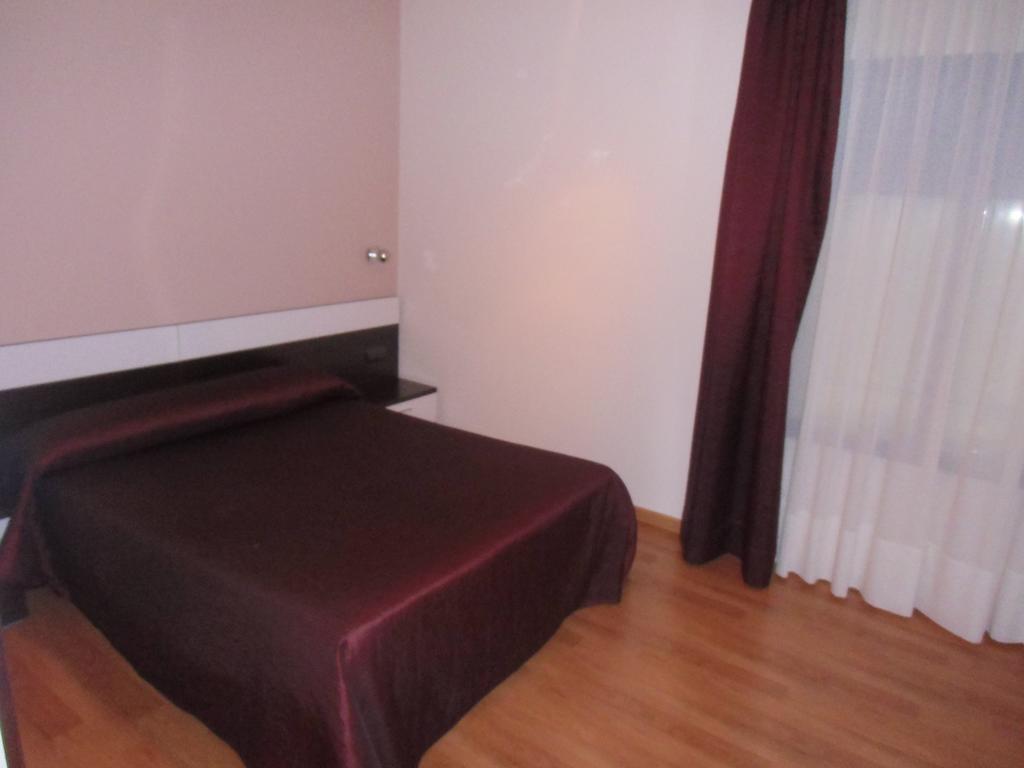 Area De Servicio Villamartin Villamartin de la Abadia Δωμάτιο φωτογραφία