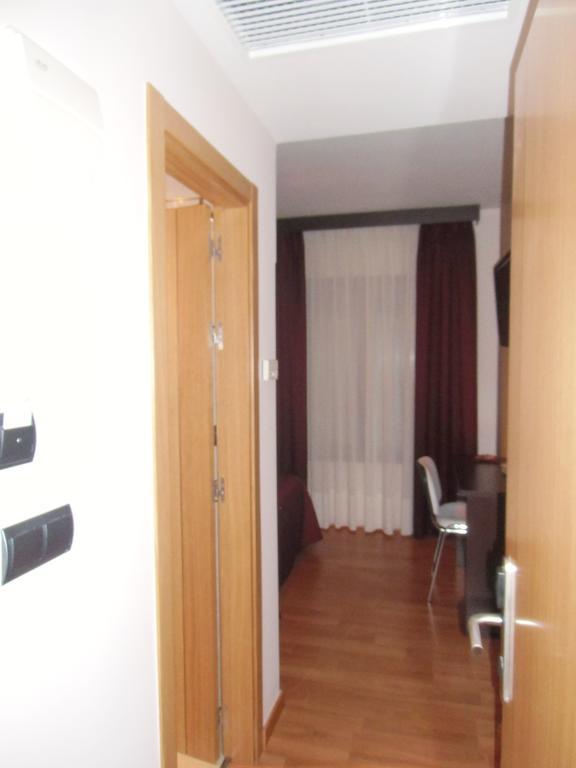 Area De Servicio Villamartin Villamartin de la Abadia Δωμάτιο φωτογραφία